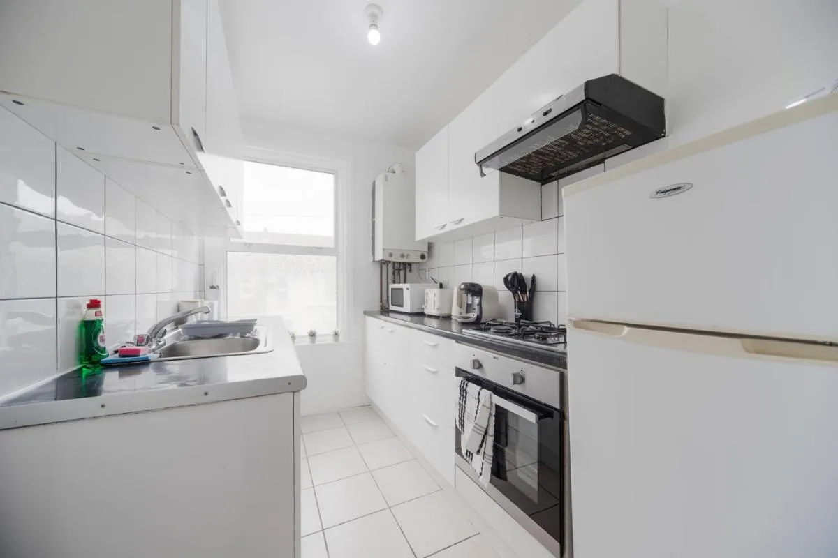 Image 4 of Leyton Apartment, One Stop to Stratford, Free Wifi, Parking Available