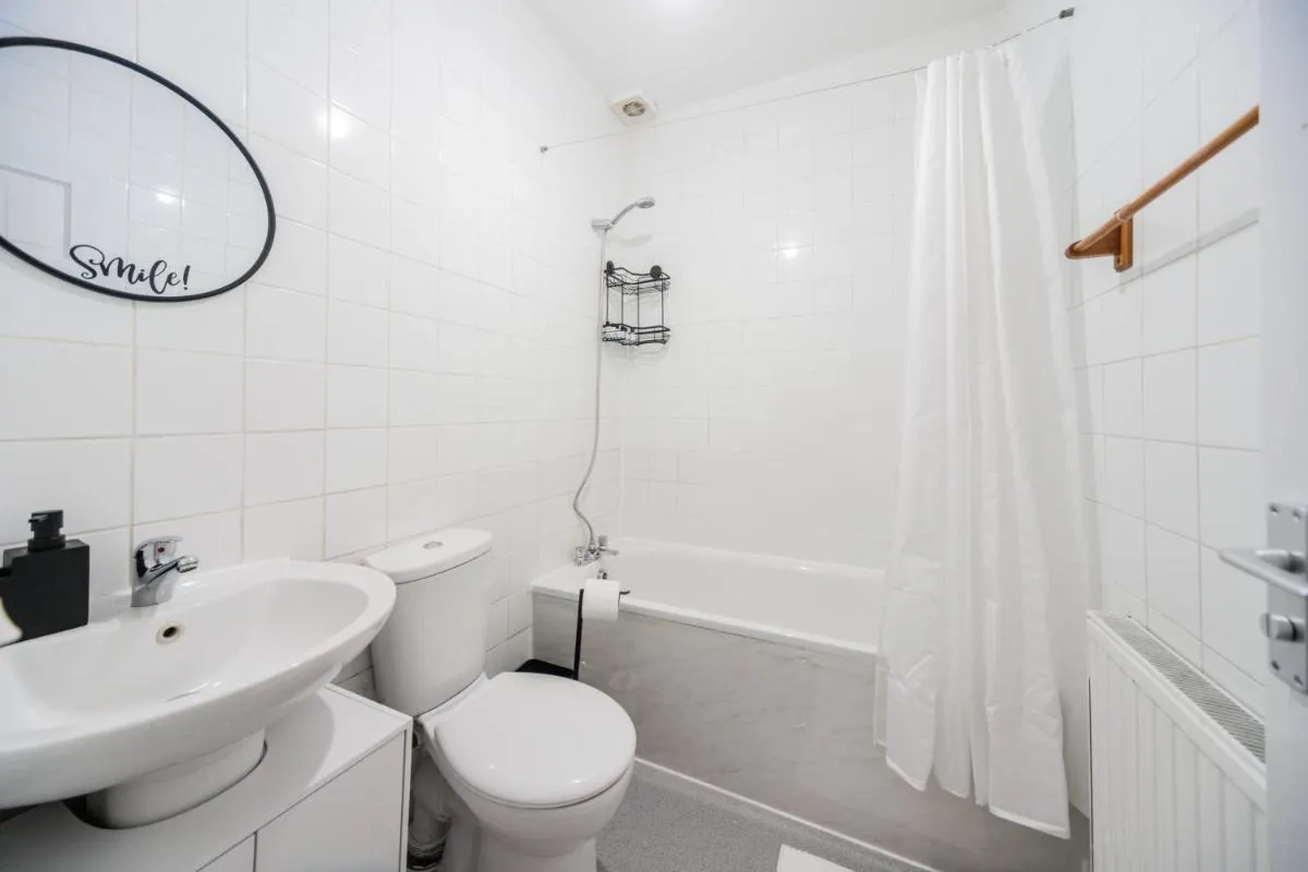Image 3 of Leyton Apartment, One Stop to Stratford, Free Wifi, Parking Available