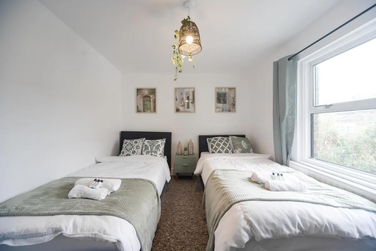 Image 2 of Leyton Apartment, One Stop to Stratford, Free Wifi, Parking Available