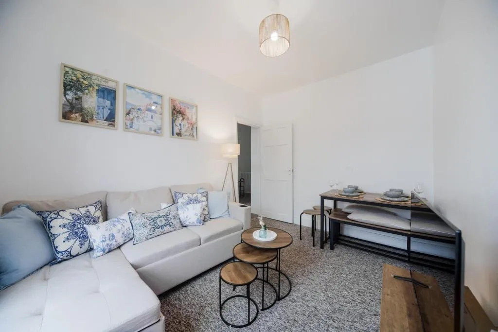 Leyton Apartment, One Stop to Stratford, Free Wifi, Parking Available