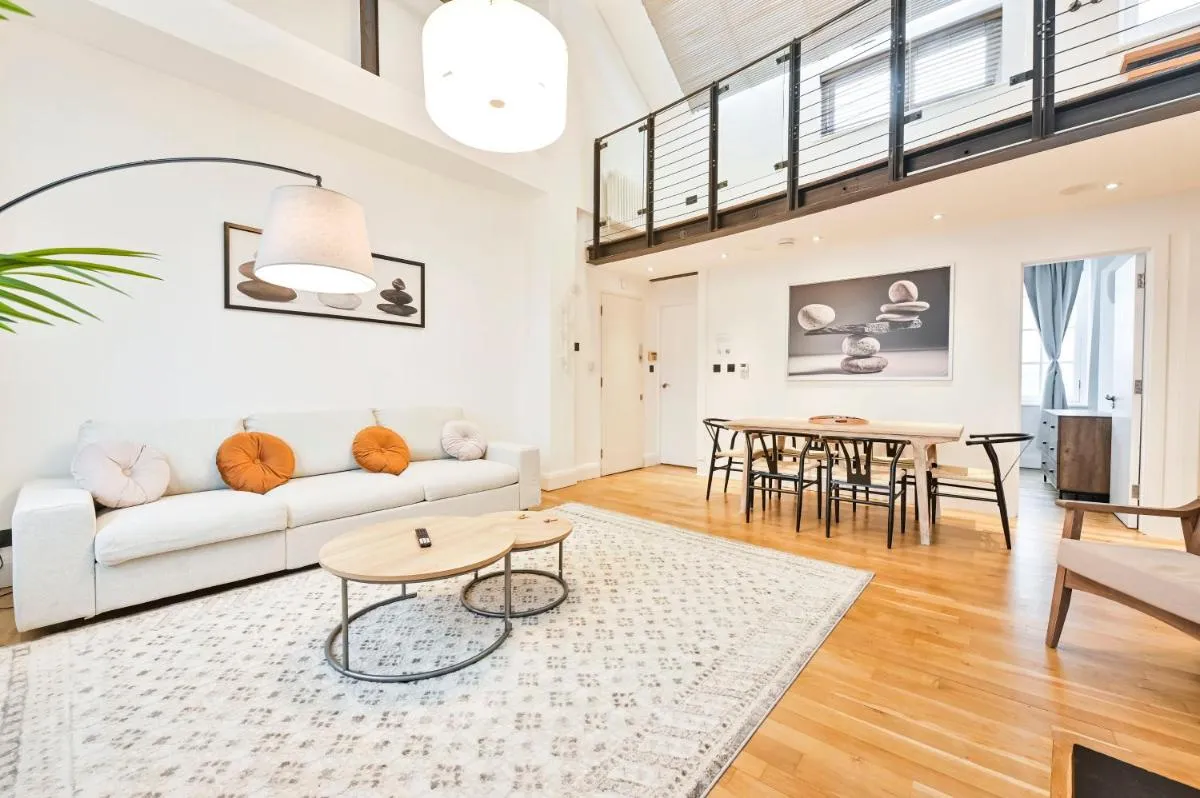Image 5 of Light and Airy Central London Apartment