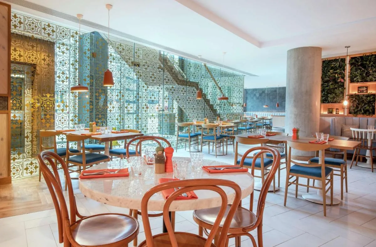 Image 5 of Lincoln Plaza Hotel London, Curio Collection By Hilton