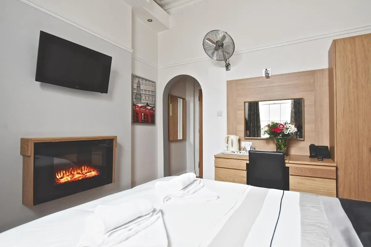 Image 3 of Linden House Hotel