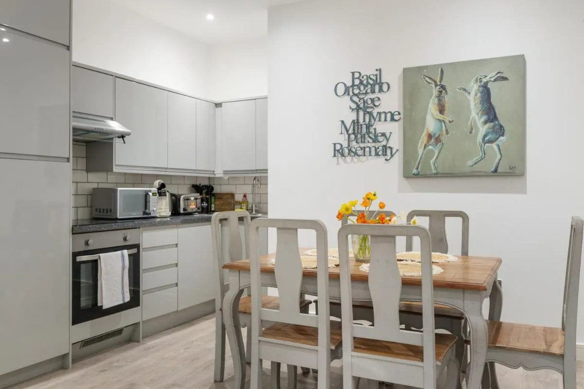 Image 4 of Little Venice Maisonette