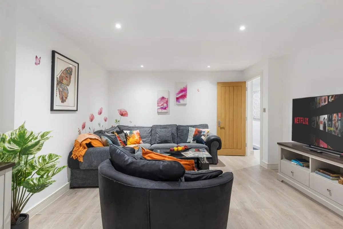 Image 5 of Little Venice Maisonette