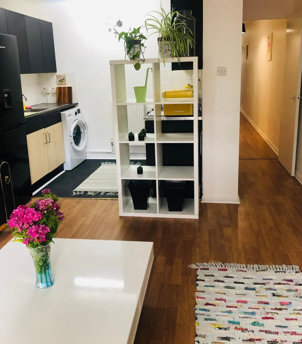 Image 4 of Little apartment 20 min from central London