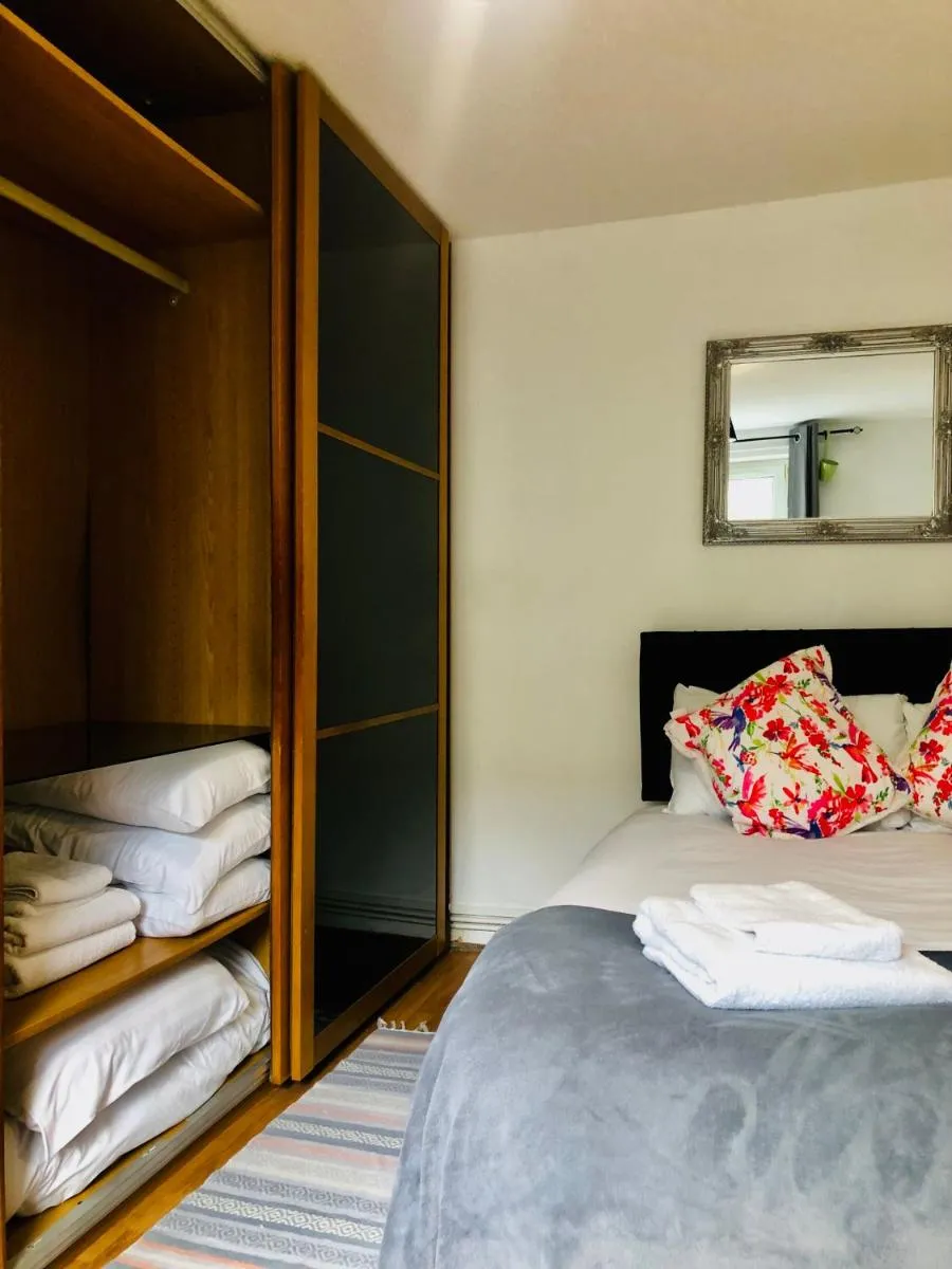 Image 5 of Little apartment 20 min from central London