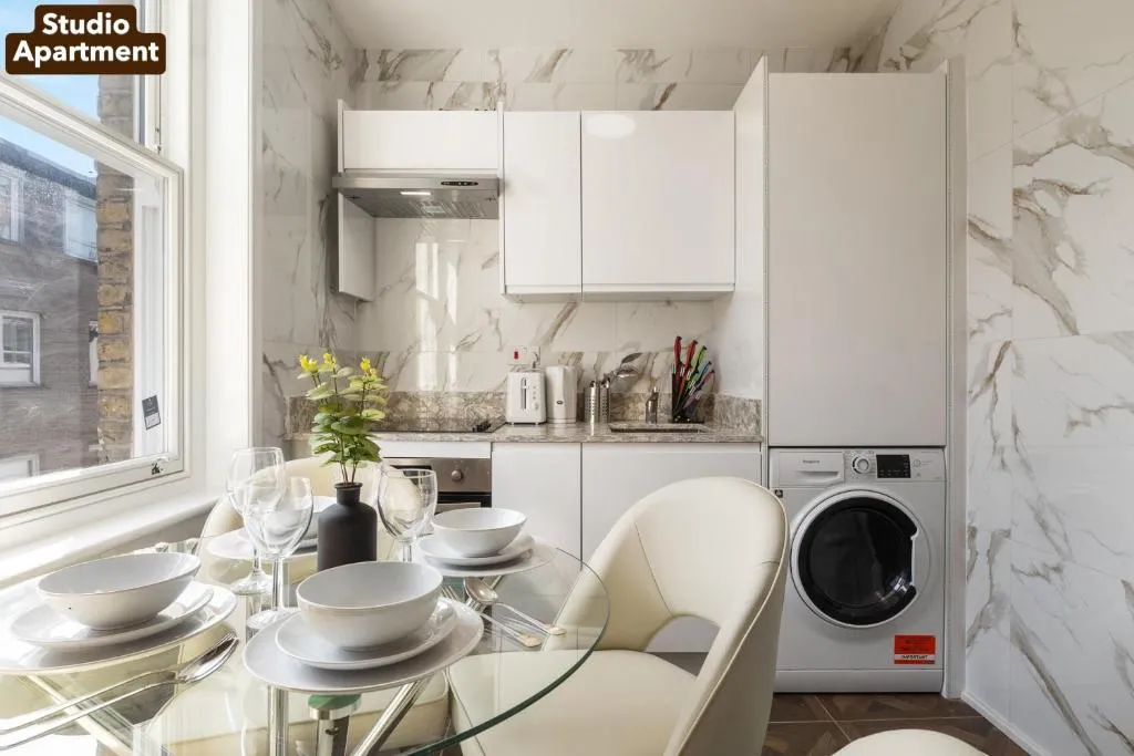 Lively Soho Studios and 2 Bedroom In the Heart of Londons Nightlife No Lift GSG