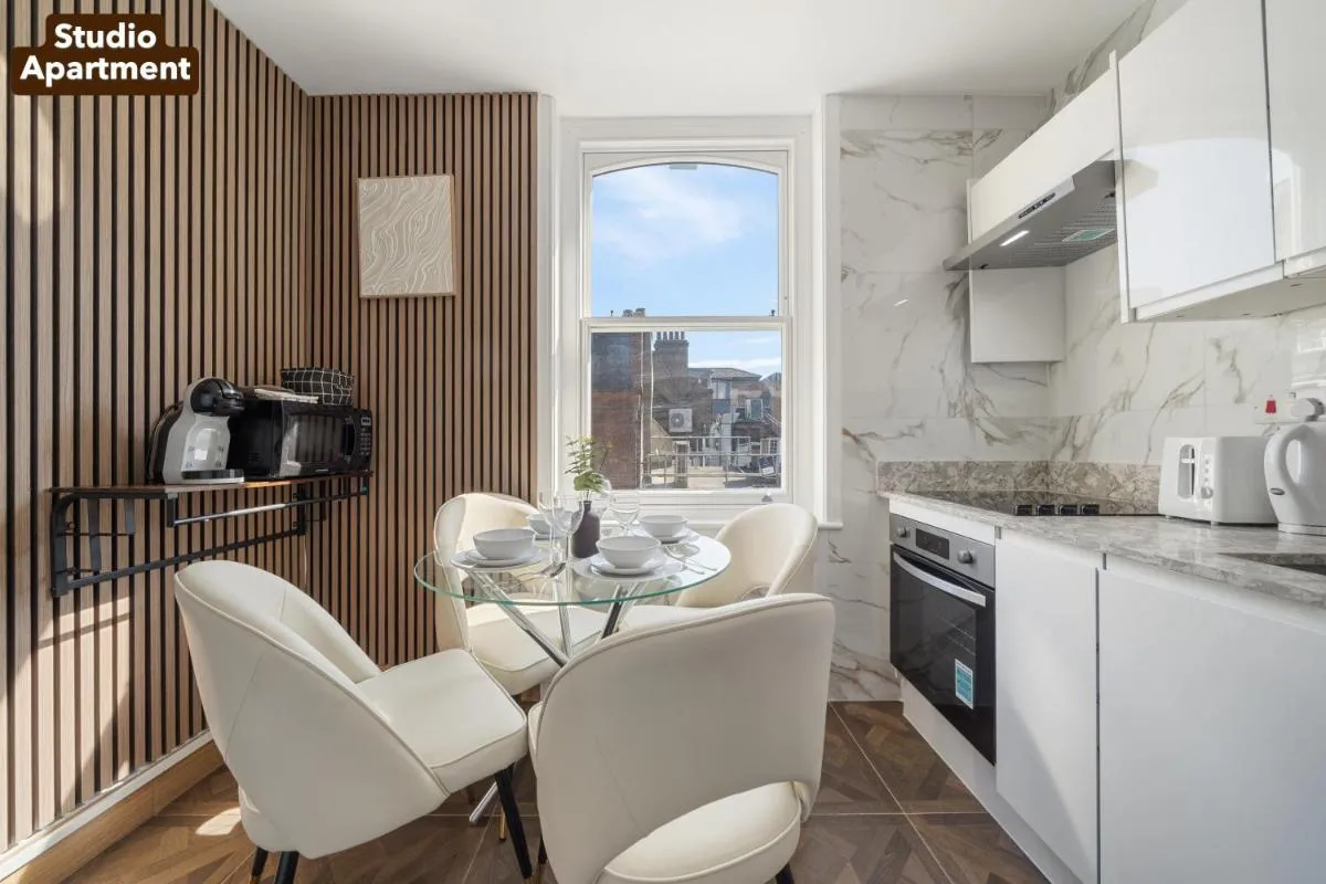 Image 4 of Lively Soho Studios and 2 Bedroom In the Heart of Londons Nightlife No Lift GSG