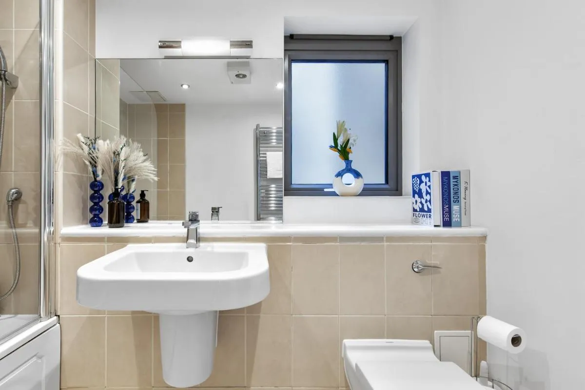 Image 3 of Liverpool Street Retreat