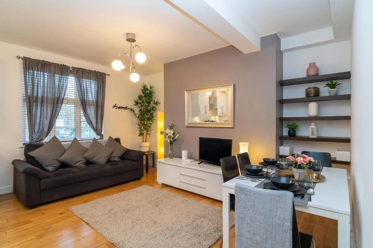 Image 5 of Location! 2 bed/2bath – Pro Host