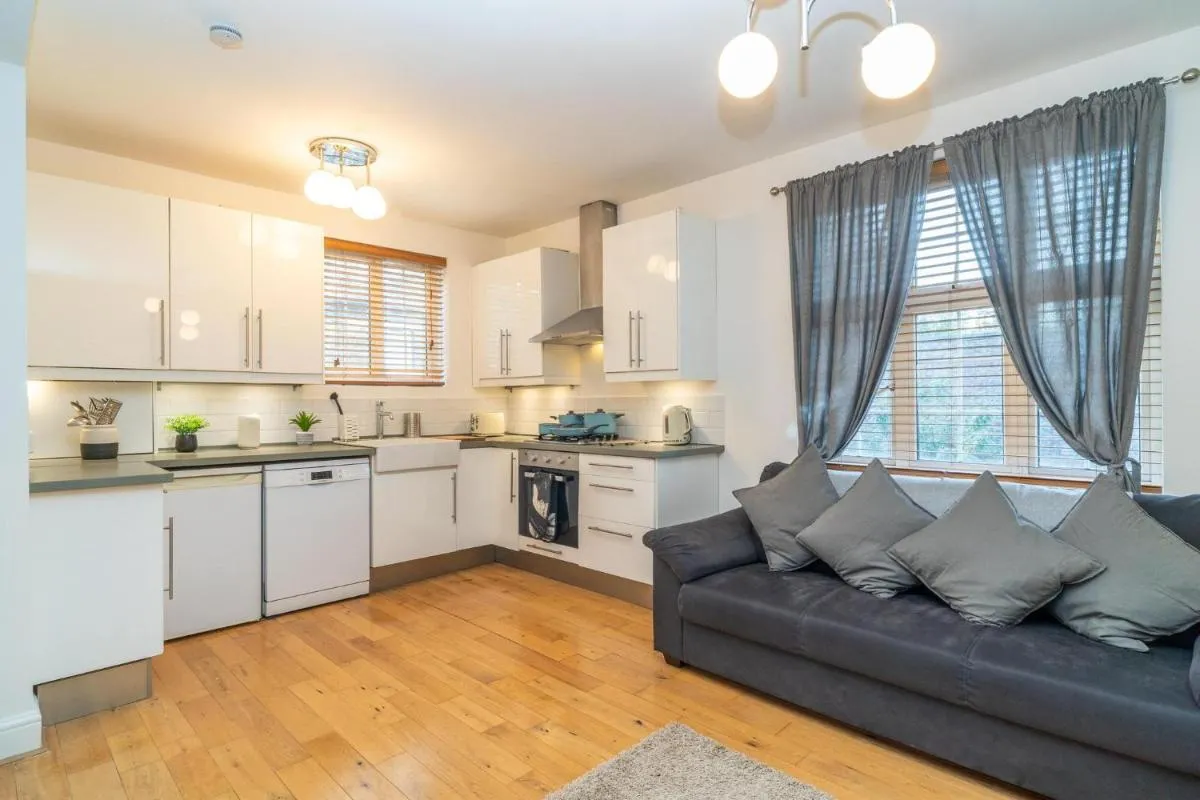 Image 4 of Location! 2 bed/2bath – Pro Host