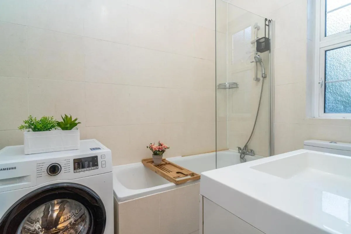 Image 3 of Location! 2 bed/2bath – Pro Host