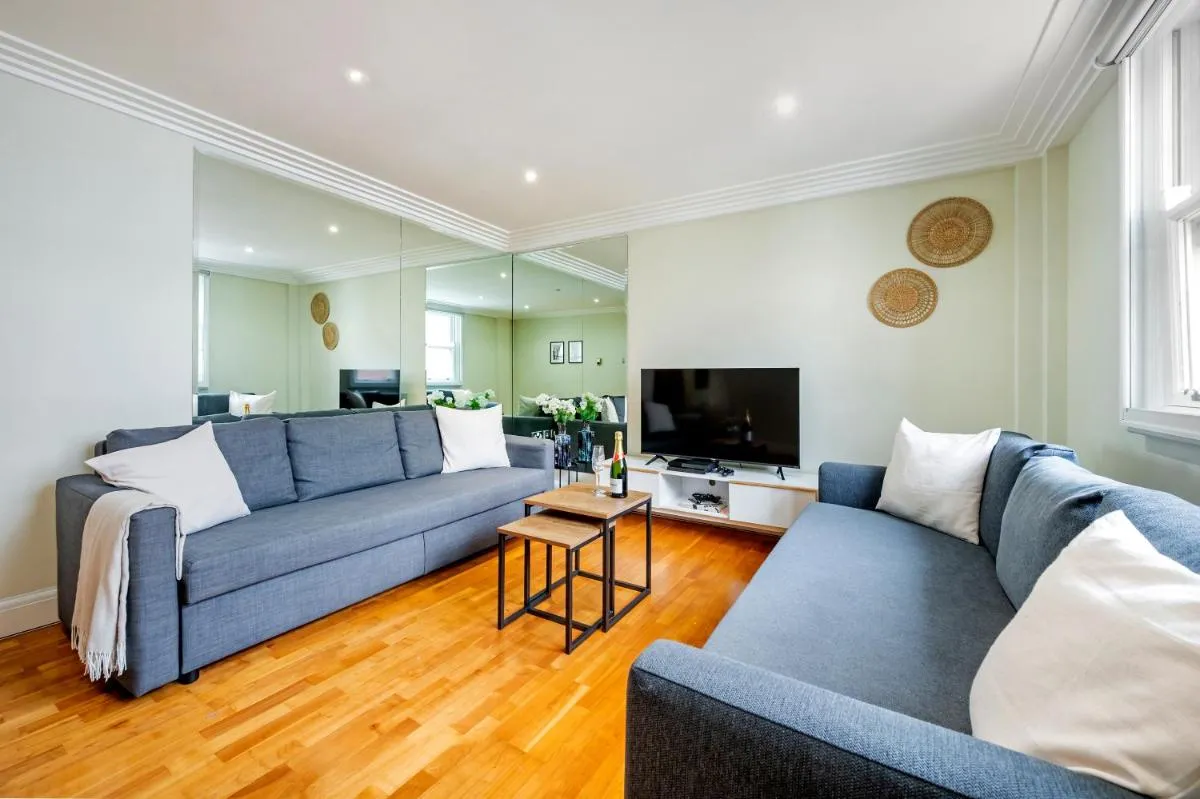 Image 5 of Location Trafalgar Square 1 Bedr, 3 Beds, sleeps 6