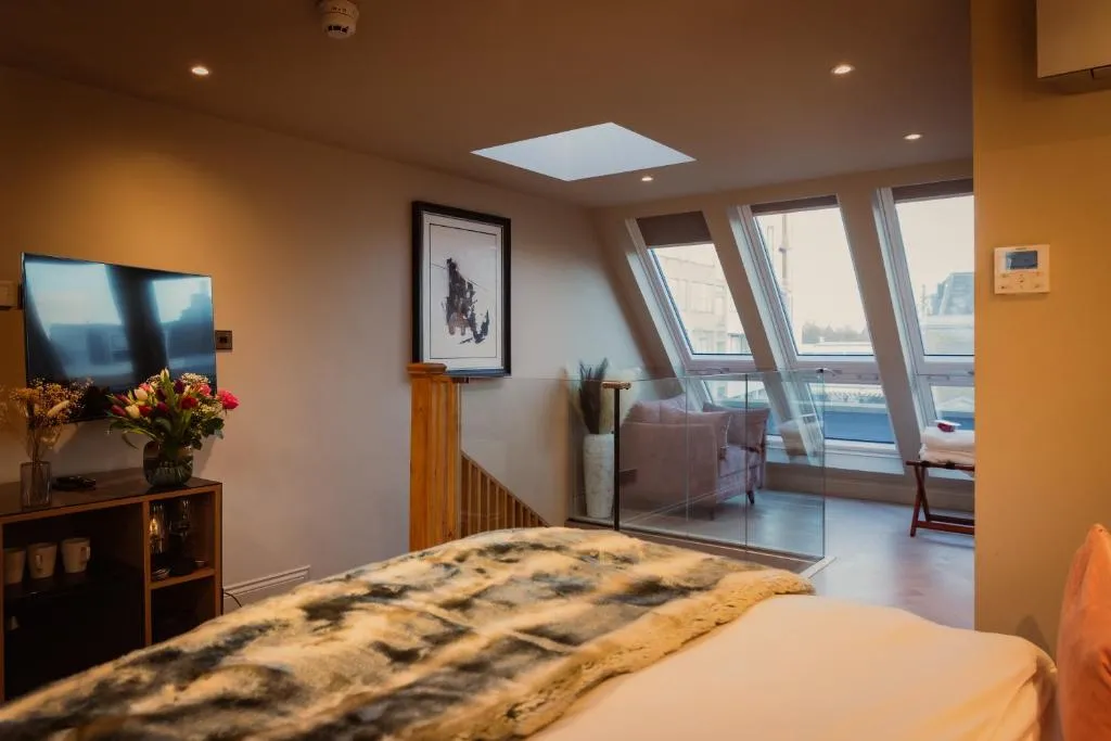 Image 1 of Loft Room with King Size Bed with En Suite Bath