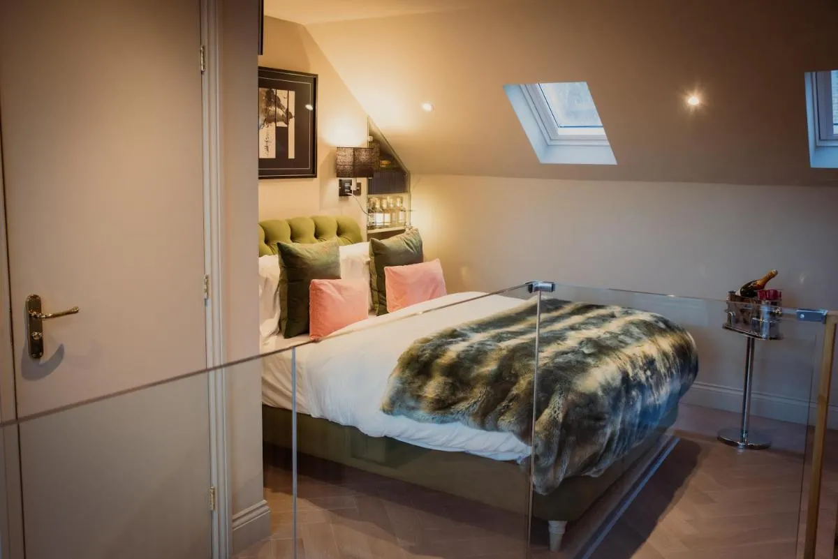 Image 2 of Loft Room with King Size Bed with En Suite Bath