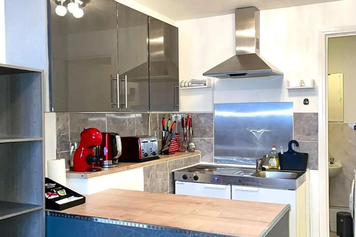Image 4 of Loft – Sleeps 2 – Parking – Close to Station