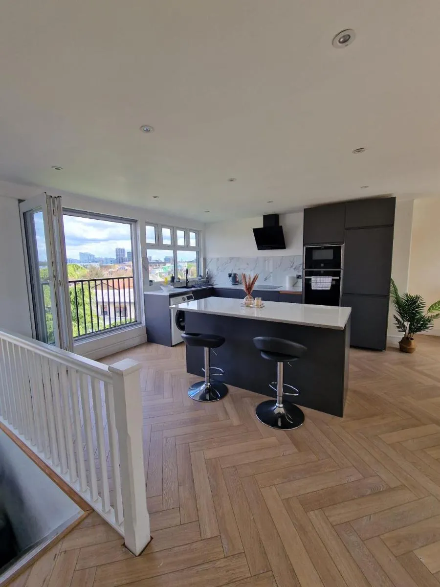 Image 5 of Loft apartment with skyline views of Canary Wharf