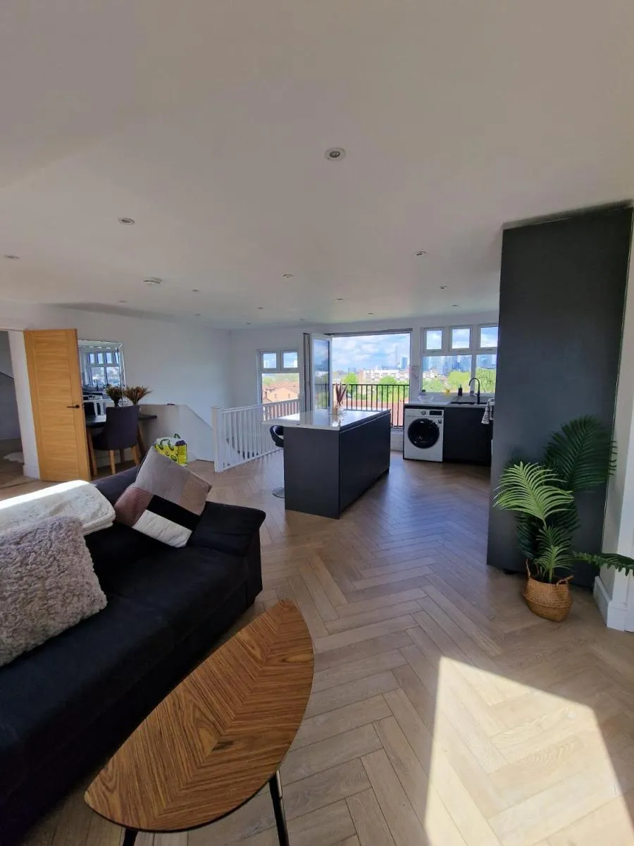 Image 4 of Loft apartment with skyline views of Canary Wharf