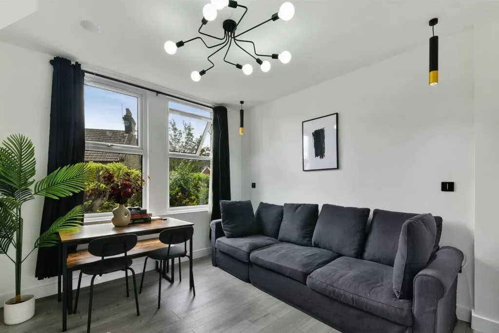 Image 4 of London 2-Bedrooms Apartment