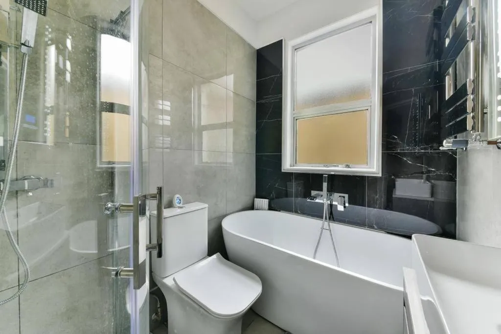 Image 3 of London 2-Bedrooms Apartment