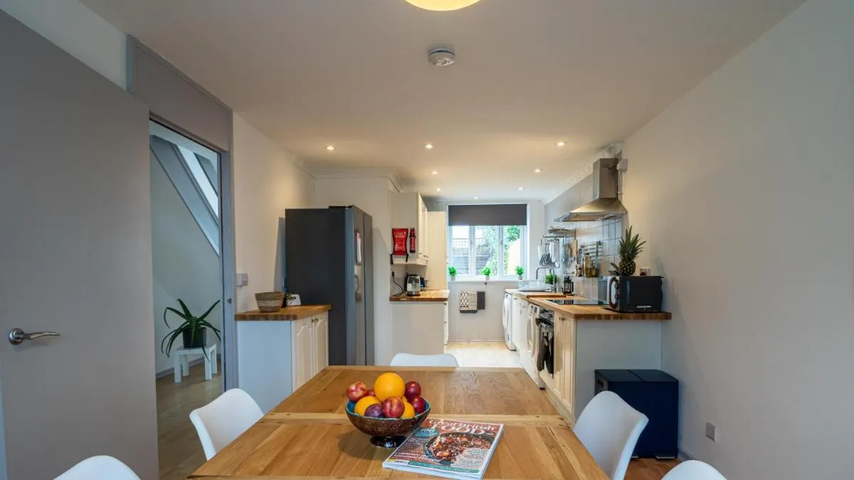 Image 4 of London Bridge 3 Bedroom House with reception room, office and private garden
