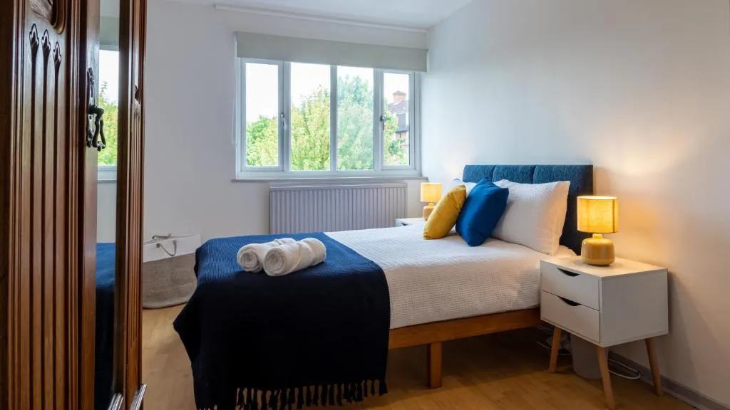 Image 1 of London Bridge 3 Bedroom House with reception room, office and private garden
