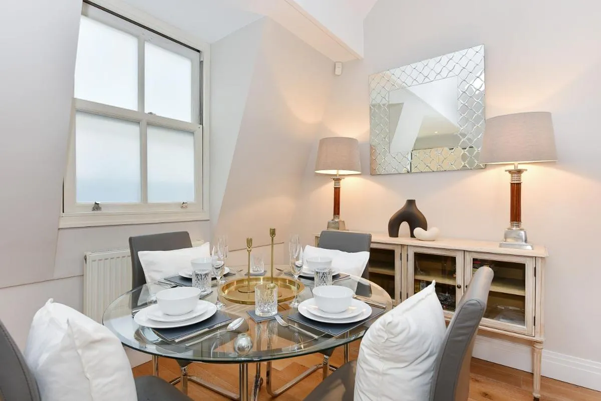 Image 3 of London Choice Apartments – South Kensington – Mews House II