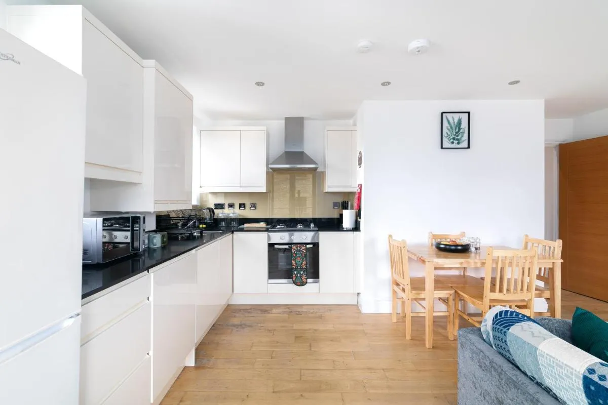 Image 4 of London City Hoxton Shoreditch 2 Bdr 2 Bath Balcony