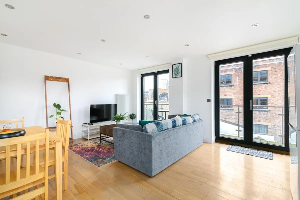 Image 5 of London City Hoxton Shoreditch 2 Bdr 2 Bath Balcony