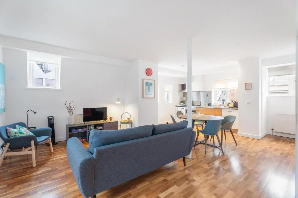 Image 5 of London City Old St Metro Luxury 1 BedRoom Free Parking Library Conversion