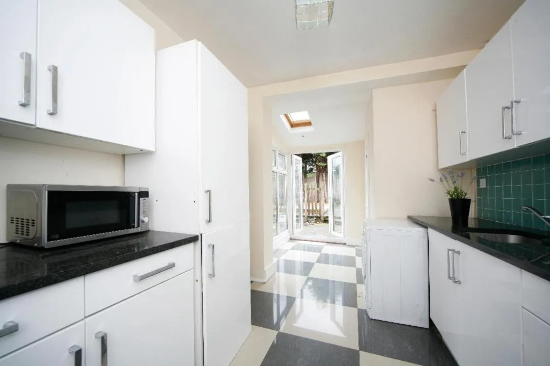 Image 4 of London Comfy Doubles