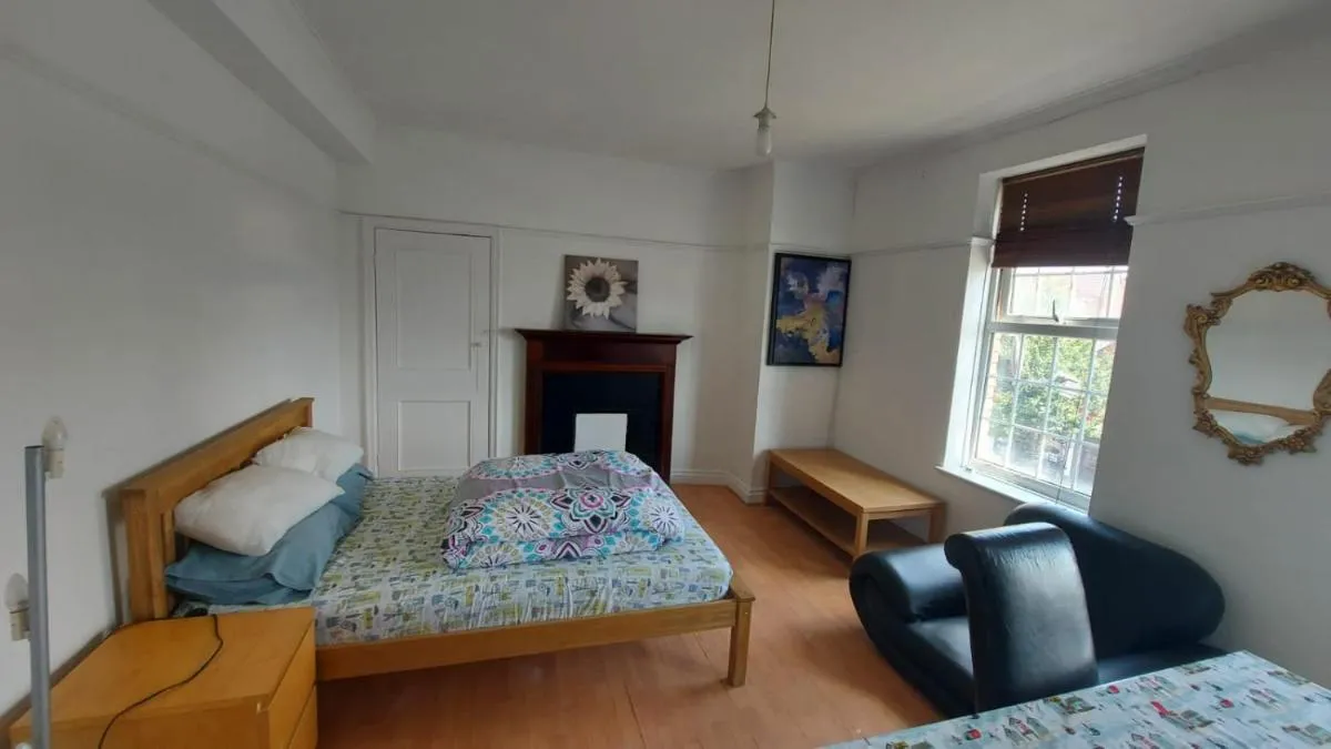 Image 3 of London Edgware Station Apartment