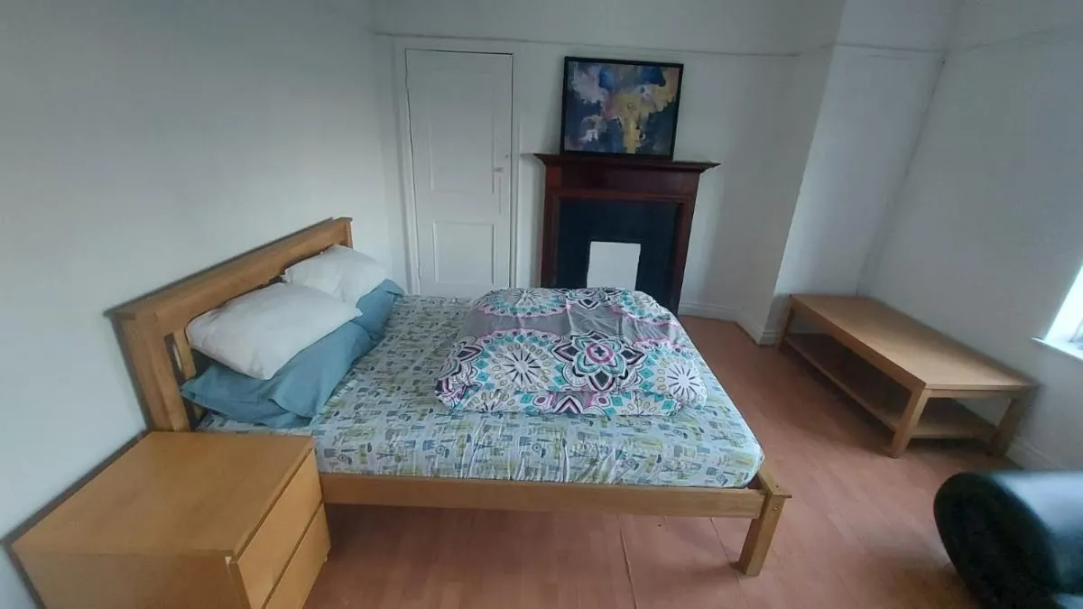 Image 5 of London Edgware Station Apartment