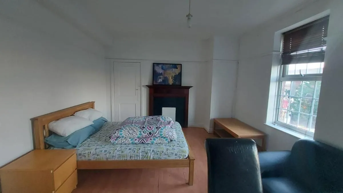 Image 4 of London Edgware Station Apartment