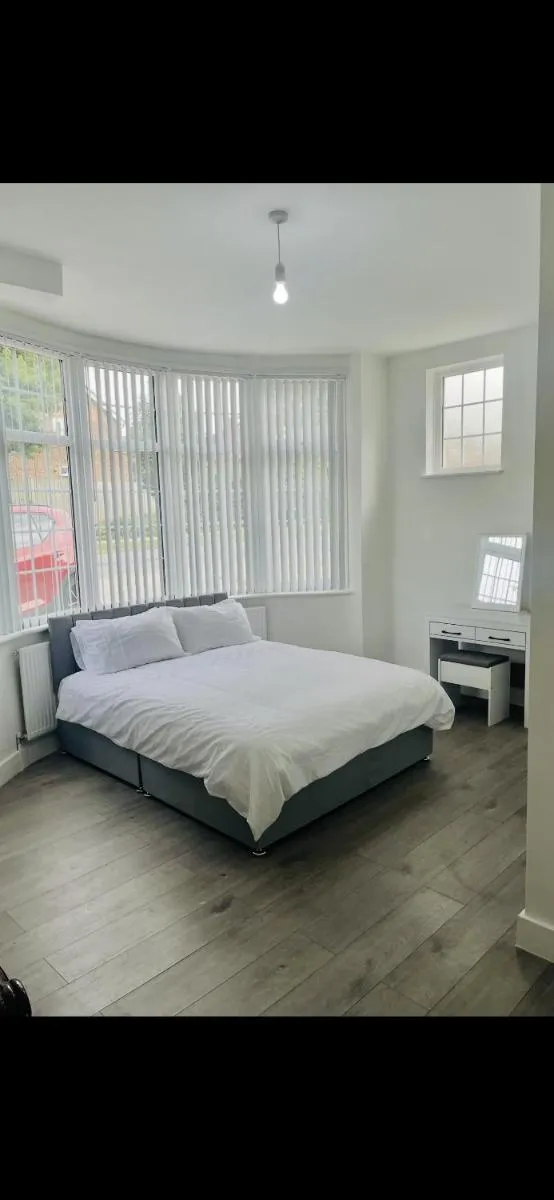 Image 4 of London En-Suites