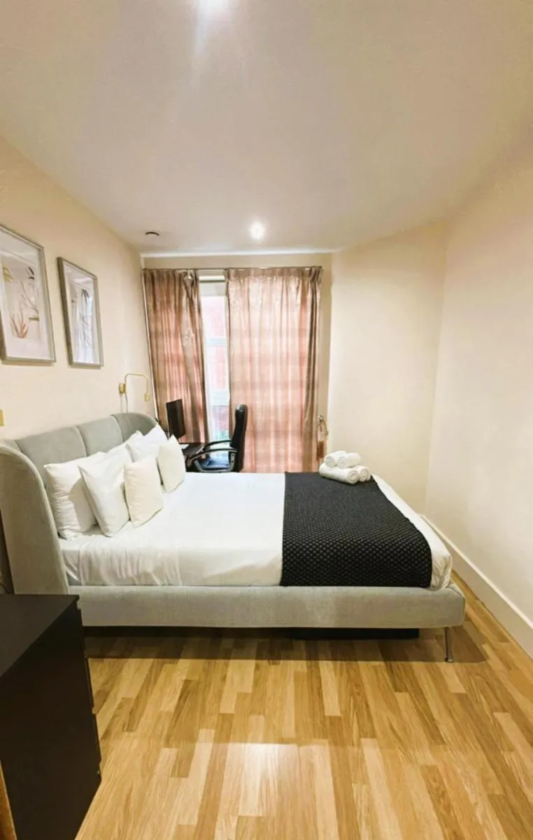 Image 4 of London Flat for Shopping and Christmas Lights