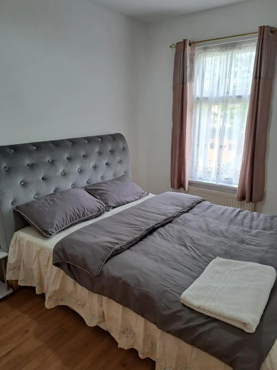 Image 5 of London Ilford town house – close to train station