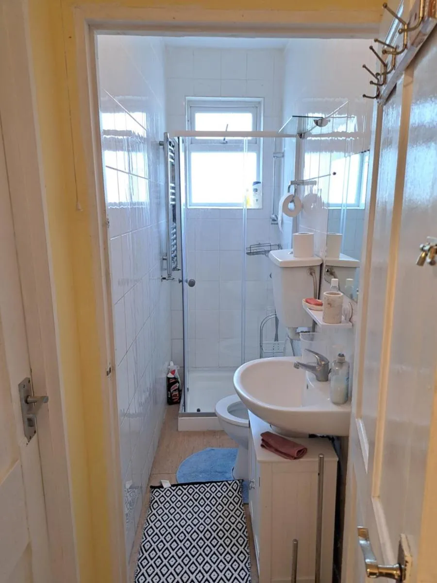 Image 3 of London Ilford town house – close to train station