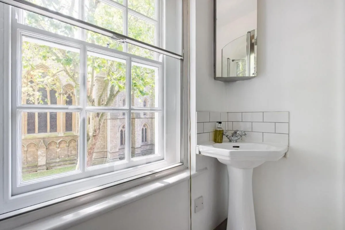 Image 3 of London Is Yours – 2 Bedroom in Kensington