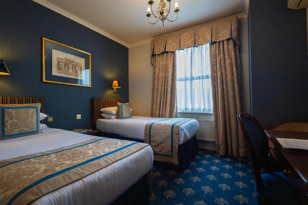Image 1 of London Lodge Hotel