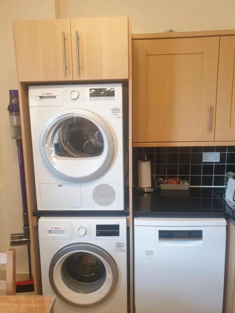 Image 5 of London Luxury 2 Bedroom Flat 5min walk from Overground, with FREE WIFI, FREE PARKING-Sleeps x6