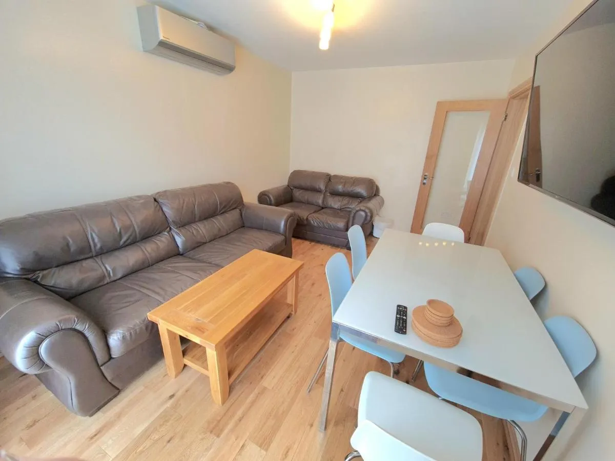 Image 4 of London Luxury 2 Bedroom Flat Sleeps 8 free parking