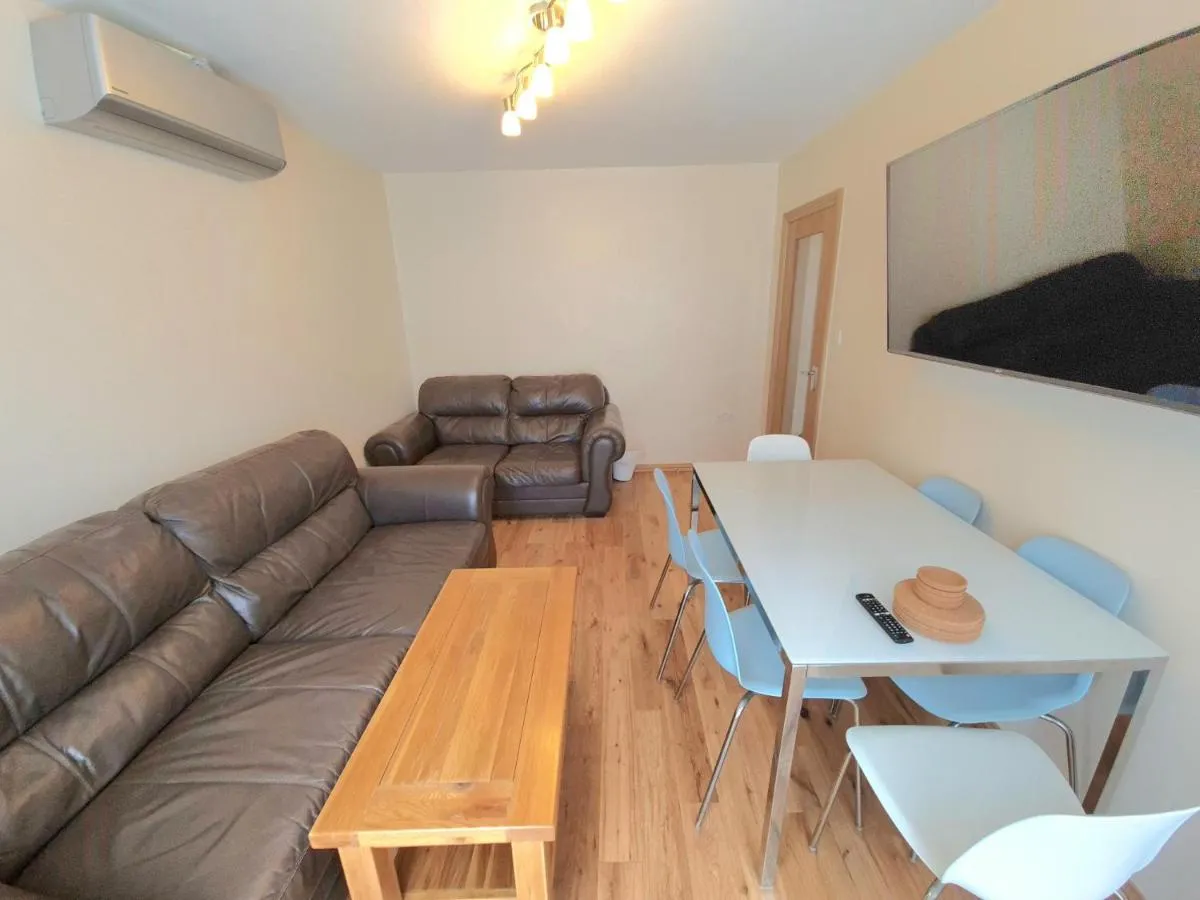 Image 5 of London Luxury 2 Bedroom Flat Sleeps 8 free parking