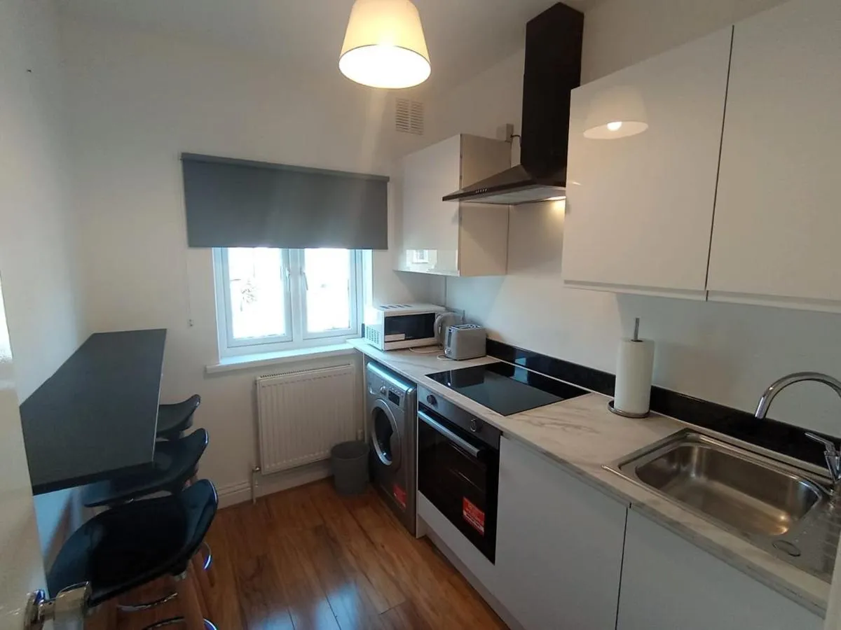 Image 3 of London Luxury 3 Bedroom Apartment close to East Ham Station