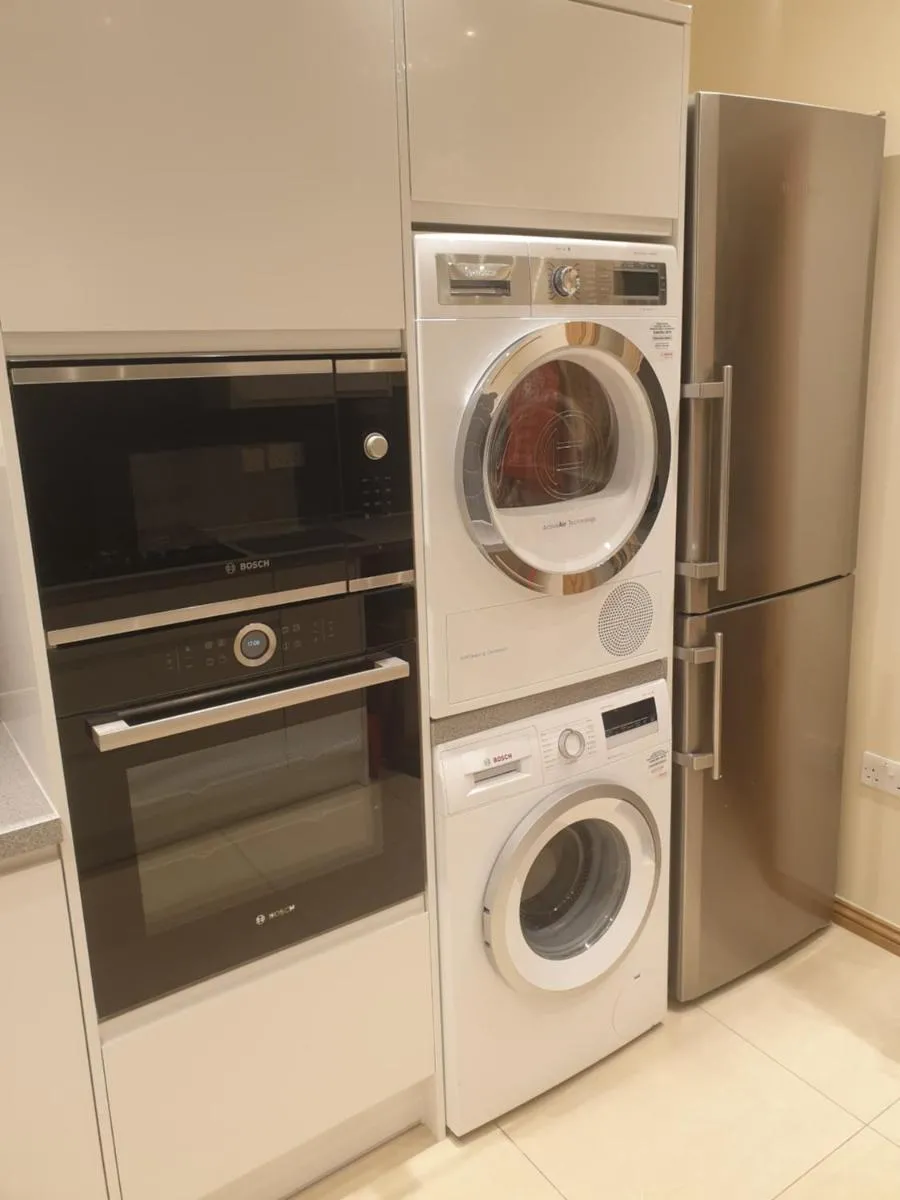 Image 5 of London Luxury 3 bedroom 2 bathrooms flat 1 min to Redbridge Station FREE parking & WIFI