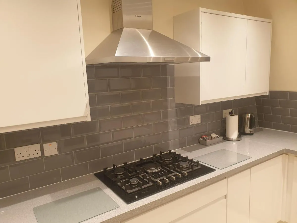 Image 4 of London Luxury 3 bedroom 2 bathrooms flat 1 min to Redbridge Station FREE parking & WIFI