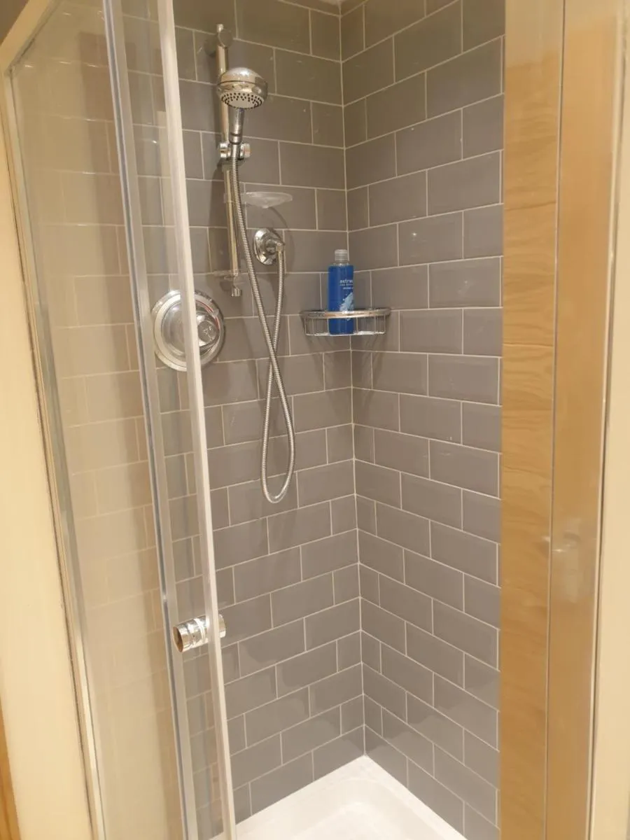 Image 3 of London Luxury 3 bedroom 2 bathrooms flat 1 min to Redbridge Station FREE parking & WIFI