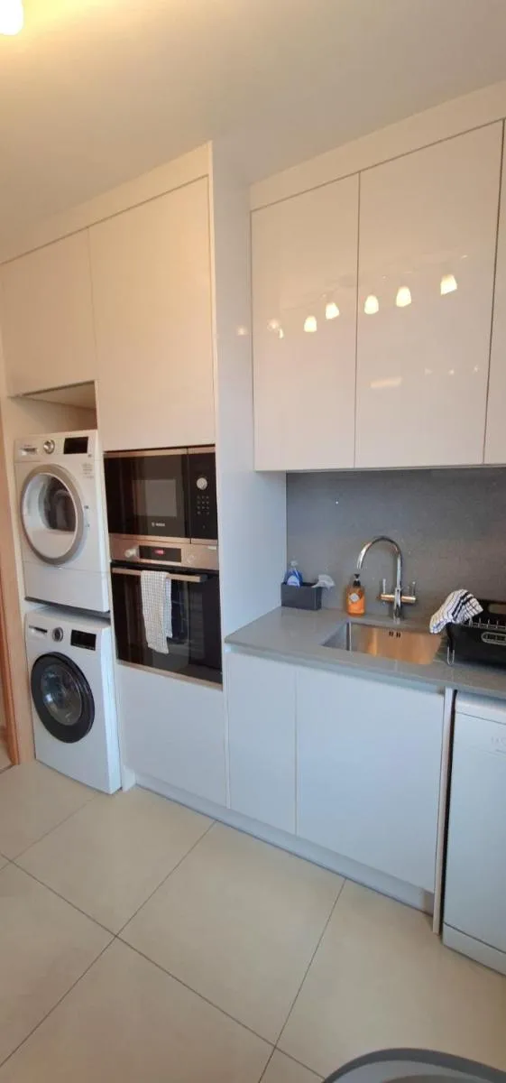 Image 4 of London Luxury 3 bedroom large apartment, aircon, free parking, station 4 mins walk
