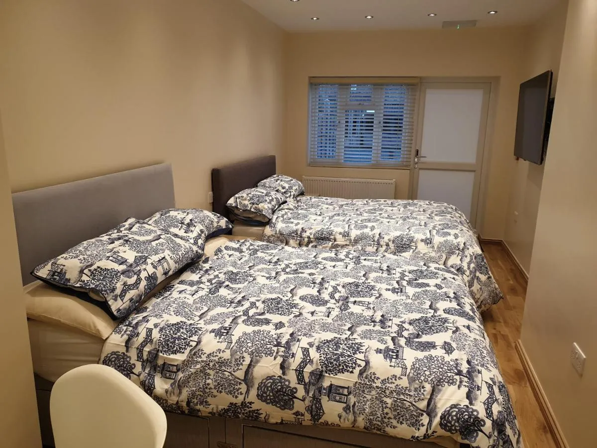 Image 2 of London Luxury Apartments 4 min walk from Ilford Station, with FREE PARKING FREE WIFI